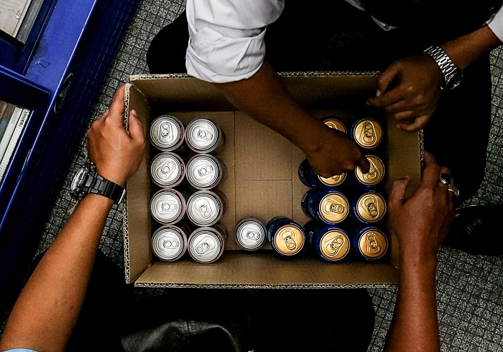 Officers from the Penang Health Department pack cans of alcohol into a box during a raid in Bukit Mertajam October 18, 2018. u00e2u20acu201d Picture by Sayuti Zainudin