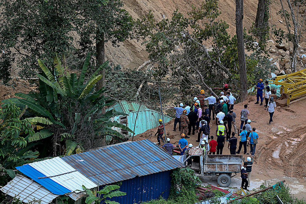 Penang Chief Minister Chow Kon Yeow and other officials visit the site of a landslide in Paya Terubong October 19, 2018. u00e2u20acu201d Picture by Sayuti Zainudin