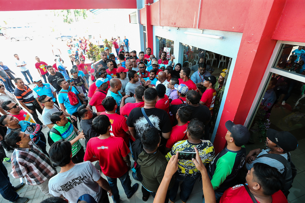 A scuffle breaks out during PKR polls in Sungai Tua, Selangor October 21, 2018. u00e2u20acu201d Picture by Ahmad Zamzahuri
