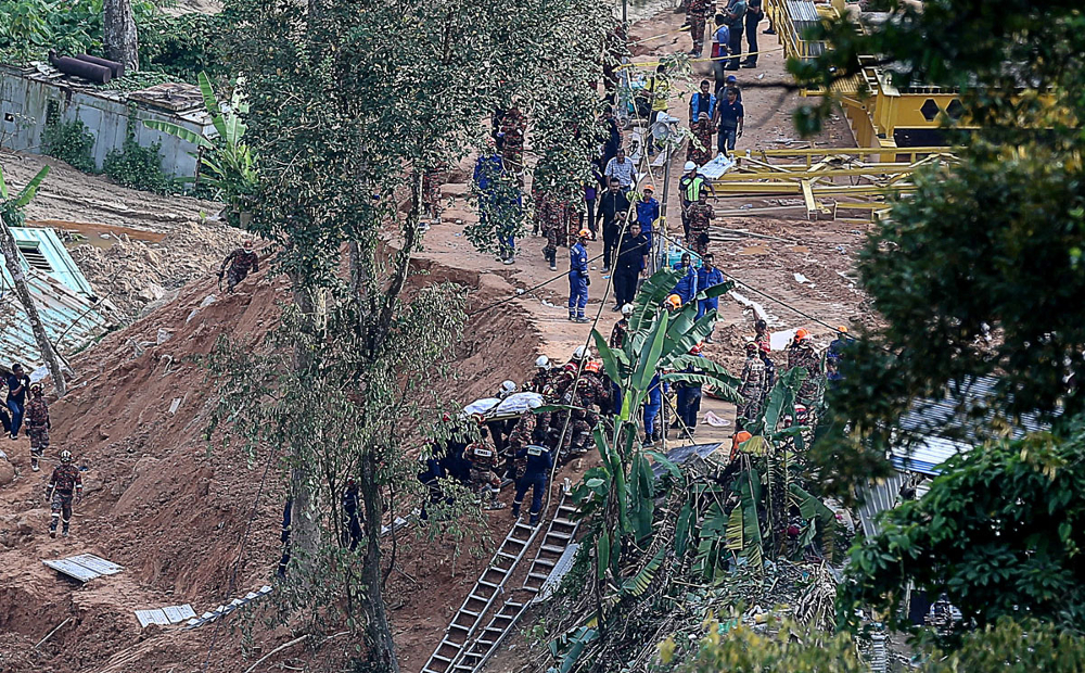 The Fire and Rescue Department along with Civil Defence retrieve the ninth victim buried in the landslide in Jalan Bukit Kukus, Paya Terubong October 22, 2018. u00e2u20acu201d Picture by Sayuti Zainudin