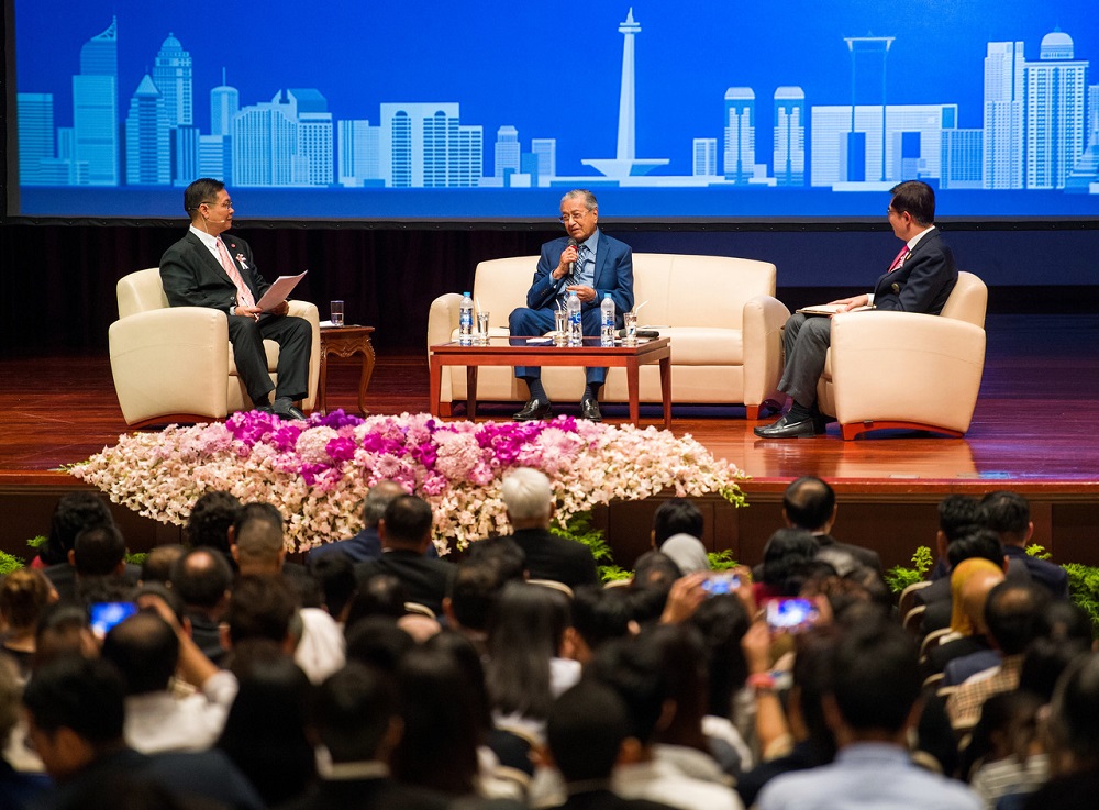 Prime Minister Tun Dr Mahathir Mohamad speaks during a public talk at Chulalongkorn University in Bangkok October 25, 2018. u00e2u20acu201d Bernama pic