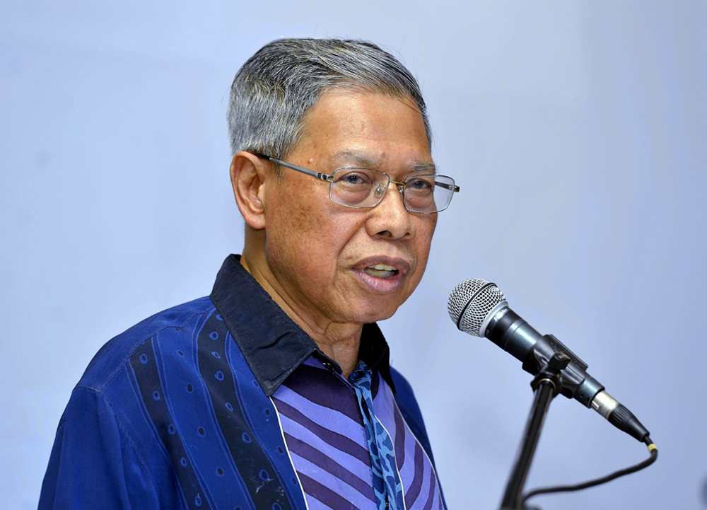 Datuk Seri Mustapa Mohamed gives his closing address at the Youth Economic Forum 2018 in Kuala Lumpur October 27, 2018. u00e2u20acu201d Picture by Ham Abu Bakar