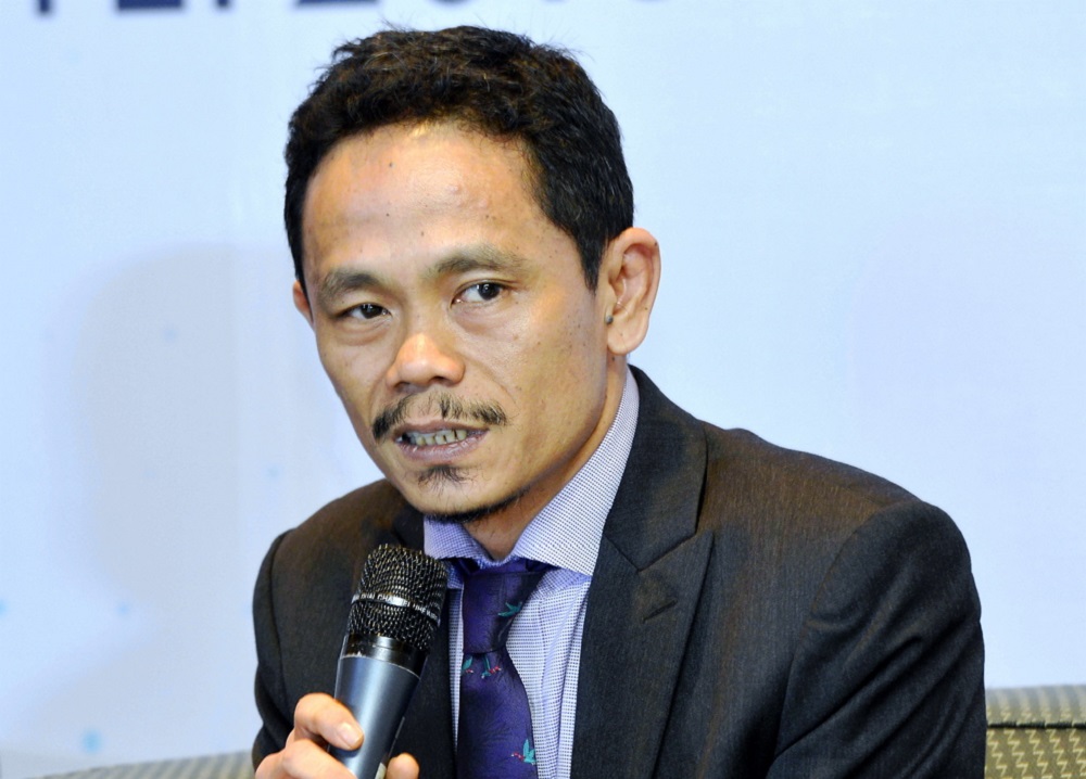 EPF general manager Nurhisham Hussein speaks at the Youth Economic Forum 2018 at the Securities Commission in Kuala Lumpur October 27, 2018. u00e2u20acu201d Picture by Ham Abu Bakar