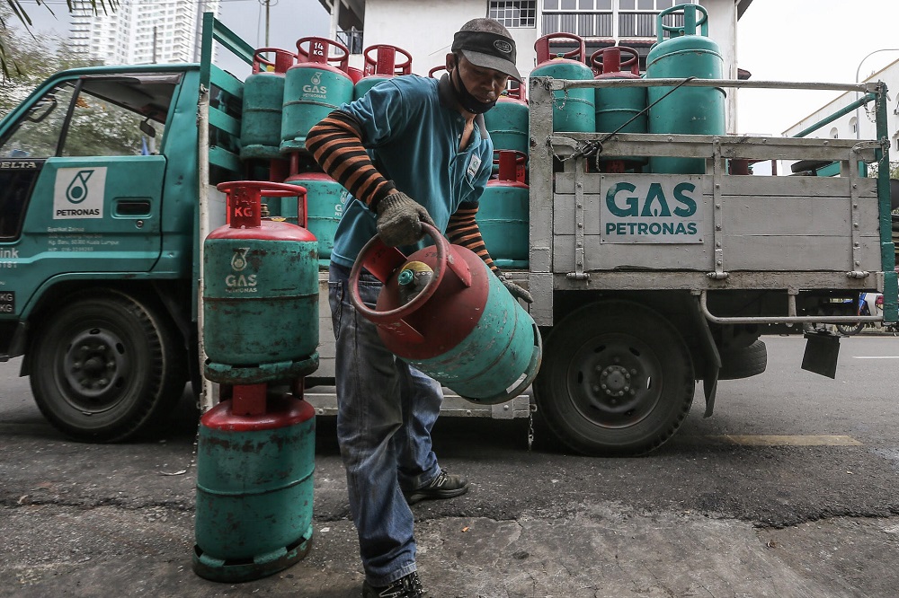 A worker unloads gas cylinders from a truck at Kampung Baru in Kuala Lumpur October 31, 2018. u00e2u20acu201d Picture by Hari Anggara