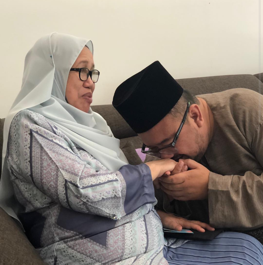 Afdlin Shauki shared the news of his motheru00e2u20acu2122s death on Instagram earlier today. u00e2u20acu201d Picture via Instagram