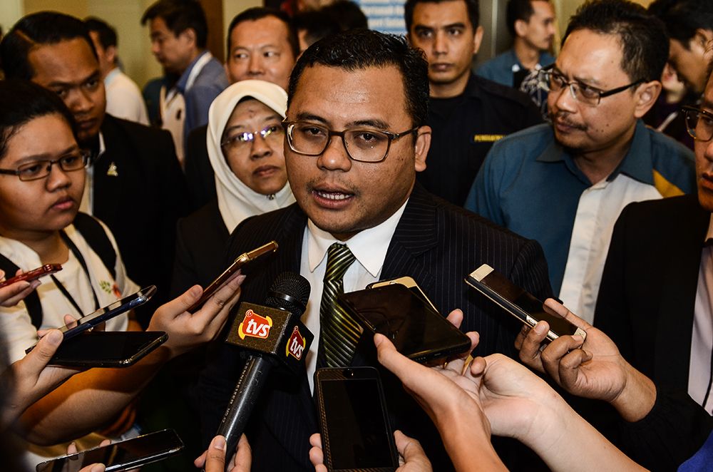 Selangor MB Amirudin Shari speaks during the launch of the Price Control Real Estate Development seminar in Shah Alam October  23, 2018. u00e2u20acu2022 Picture by Miera Zulyana