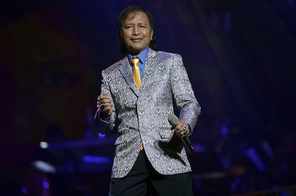 Datuk Jeffrydin performing at the Konsert Lagenda 60an at Istana Budaya. u00e2u20acu201d Picture by Mukhriz Hazim