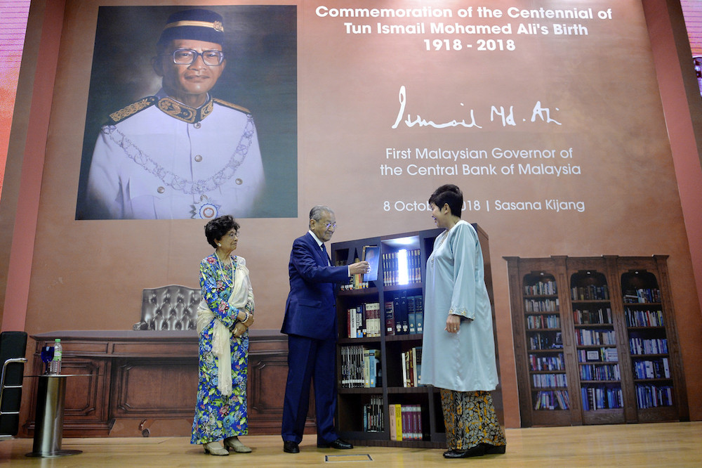 Tun Dr Mahathir Mohamad and Tun Dr Siti Hasmah Ali Mohd Ali attend the launch of u00e2u20acu02dcTun Ismail Ali u00e2u20acu201d Paragon of Trust and Integrityu00e2u20acu2122 in Kuala Lumpur October 8, 2018. u00e2u20acu201d Bernama pic