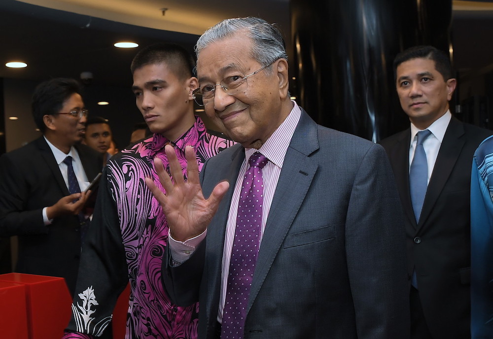 Tun Dr Mahathir Mohamad attends the Federation of Malaysian Manufacturersu00e2u20acu2122 50th Anniversary Dinner at Sunway Convention Centre in Kuala Lumpur October 9, 2018. u00e2u20acu201d Bernama pic