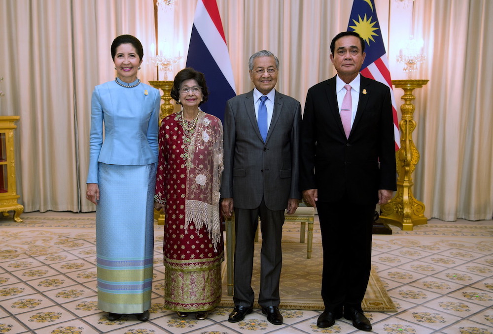 Naraporn Chan-o-cha, Tun Dr Siti Hasmah Mohd Ali, Tun Dr Mahathir Mohamad and General Prayut Chan-o-cha pose for pictures in Government House, Bangkok October 24, 2018. u00e2u20acu201d Bernama pic