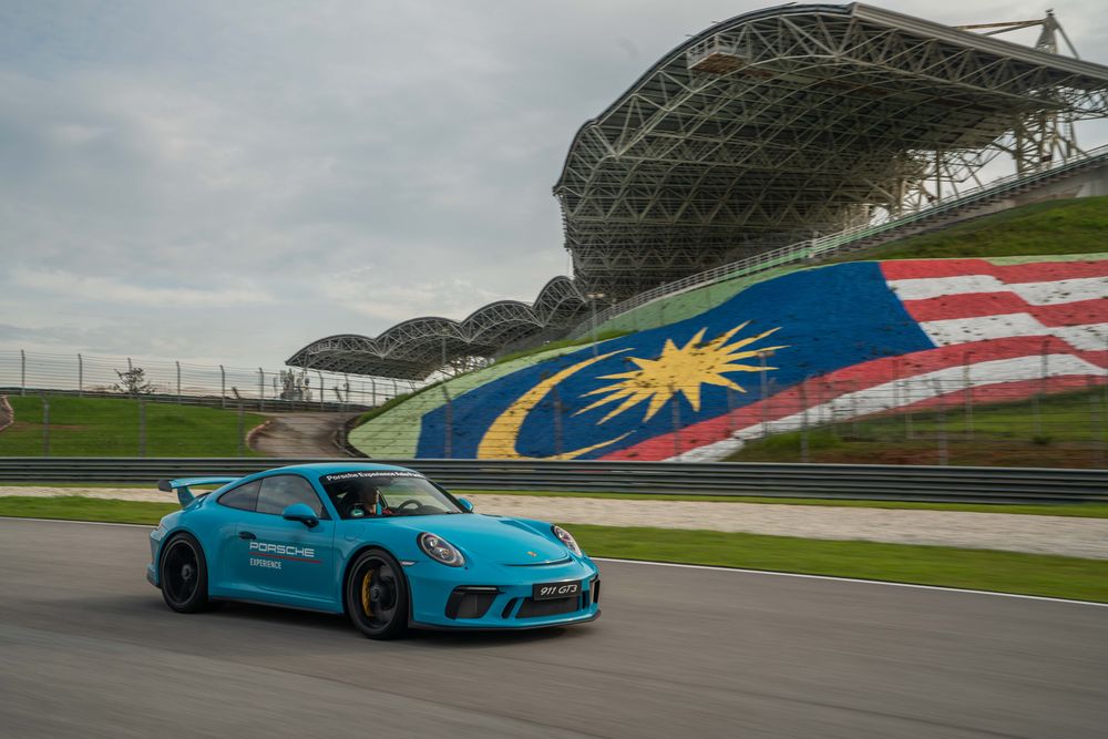 GT3 RS buyers waited with bated breath as several ‘race instructors’ drove their brand new cars one lap around the Sepang International Circuit (SIC).