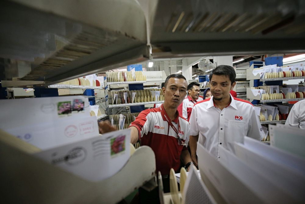 Hasnul Zulkarnain Abd Munaim (right) is pictured at the Ipoh Post Centre after launching Perak World Post Day October 9, 2018. u00e2u20acu201d Picture by Marcus Pheong