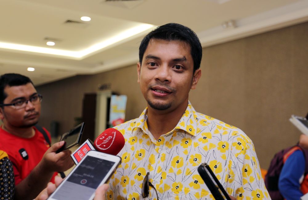 Perak FA president Hasnul Zulkarnain Abdul Munaim speaks to reporters at the Perak Stadium, Ipoh October 28, 2018. u00e2u20acu201d Picture by Farhan Najib