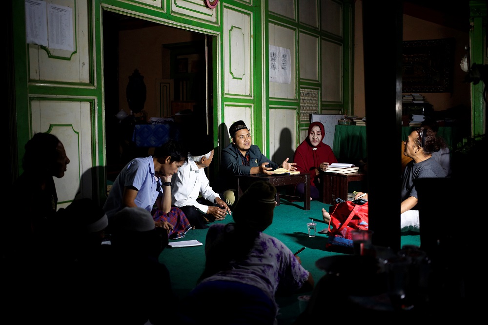 A group of transgender women listen to cleric Arif Nuh Safri (centre) as he leads a Quran study session in Yogyakarta September 23, 2018. u00e2u20acu201d Reuters pic