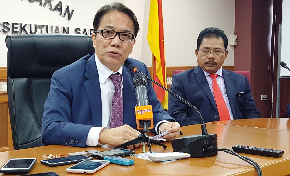Liew (pic) and Economics Minister Datuk Seri Azmin Ali have been entrusted to work with Opposition Members of Parliament to gain their support to amend Article 1(2) to its pre-1976 position. u00e2u20acu201d Picture by Sulok Tawie