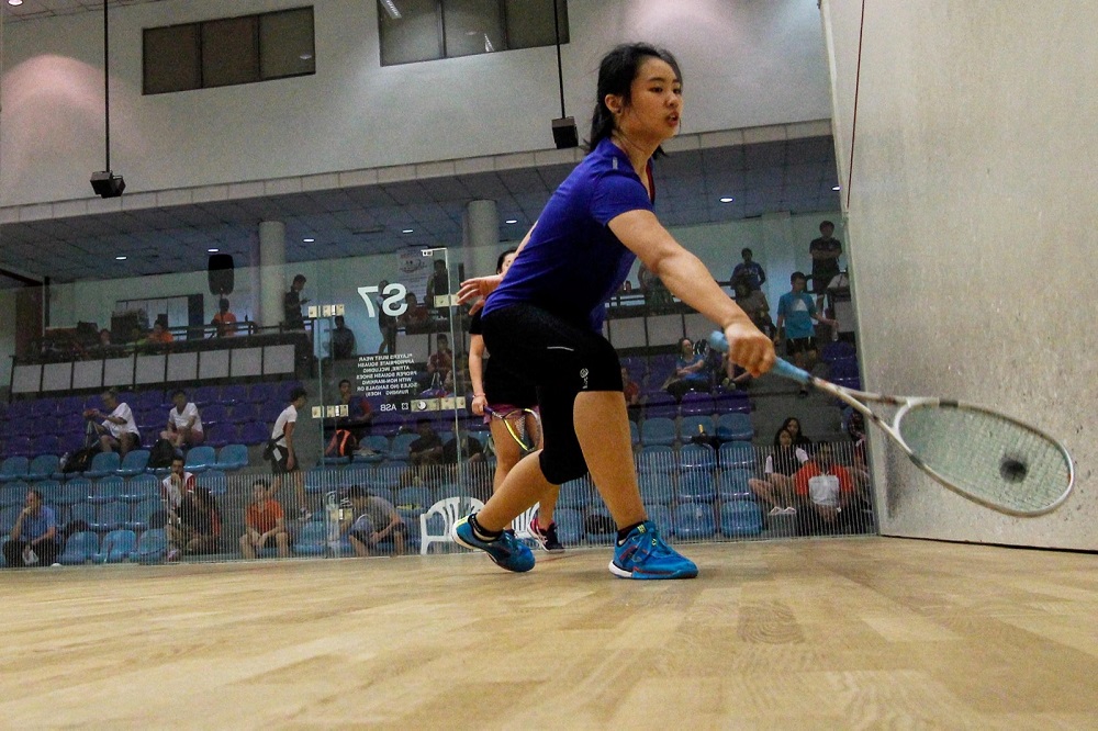 Chan Yiwen playing a dropshot during her match against Charlize Goh at the Kuala Lumpur International Junior Open Squash Championship 2016 in National Squash Centre in Bukit Jalil 7 November, 2016. u00e2u20acu201d Picture by Hari Anggara
