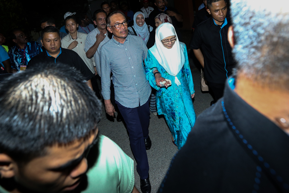 Datuk Seri Anwar Ibrahim and Datuk Seri Dr Wan Azizah Wan Ismail are seen in Port Dickson after the Port Dickson by-election October 13, 2018.