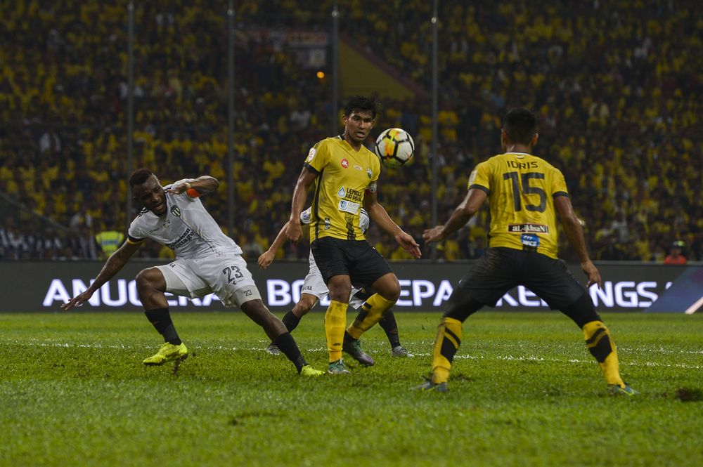 Shahrul Mohd Saad (3) in action during the Malaysia Cup final match in Shah Alam Stadium on October 27, 2018. u00e2u20acu201d Picture by Miera Zulyana
