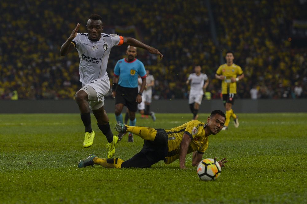 Terengganu player Tchetche Hermann Brick Kipre in action during the Malaysia Cup 2018 final match in Shah Alam Stadium on October 27, 2018. u00e2u20acu201d Picture by Miera Zulyana