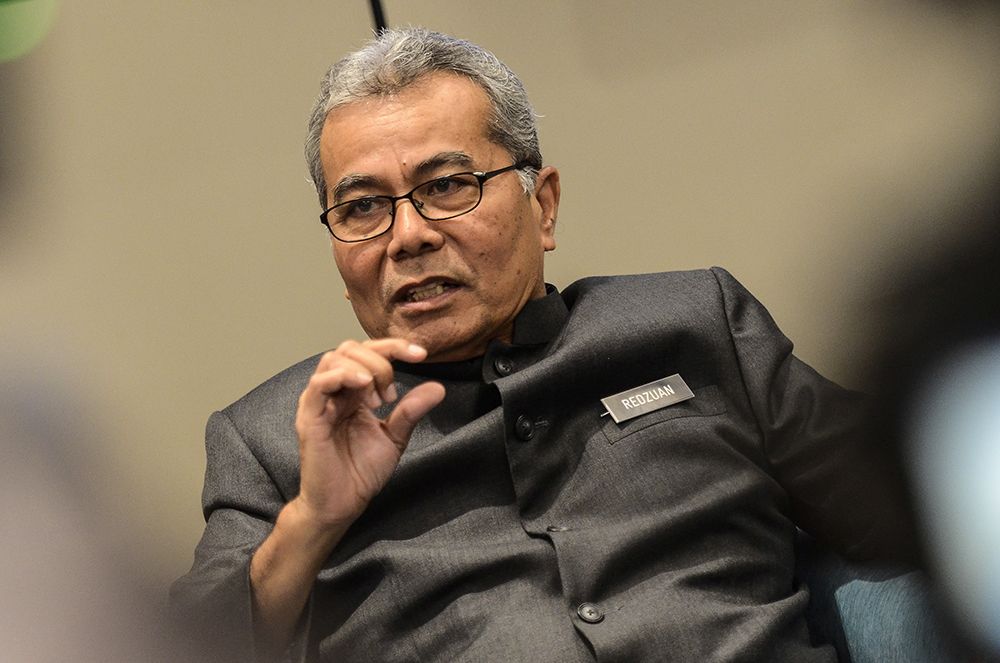 Entrepreneur Development Minister Mohd Redzuan Md Yusof speaks to reporters during a press conference in Cyberjaya October 4, 2018. u00e2u20acu2022 Picture by Miera Zulyana
