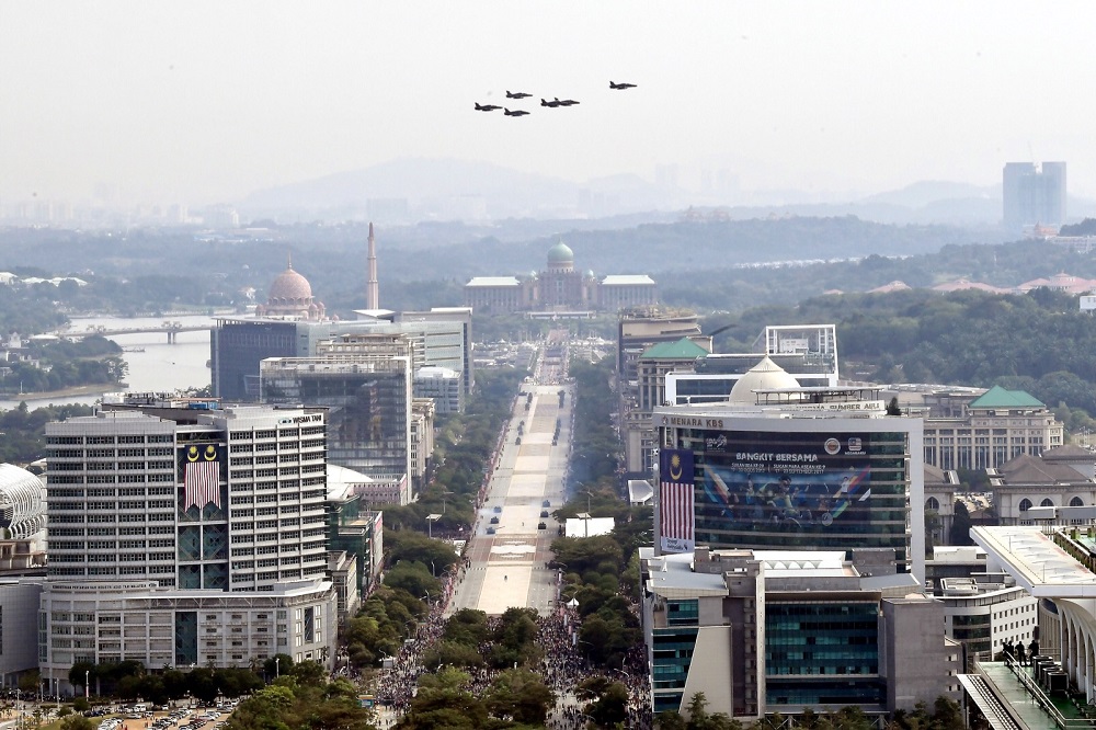 A view of the 3km long road called u00e2u20acu02dcThe Boulevardu00e2u20acu2122 at Putrajaya. The road cuts through the administrative buildings of Precincts 2 to 4, with Dataran Putra at one end, and the Putrajaya International Convention Centre at the other. u00e2u20acu201d Bernama pic