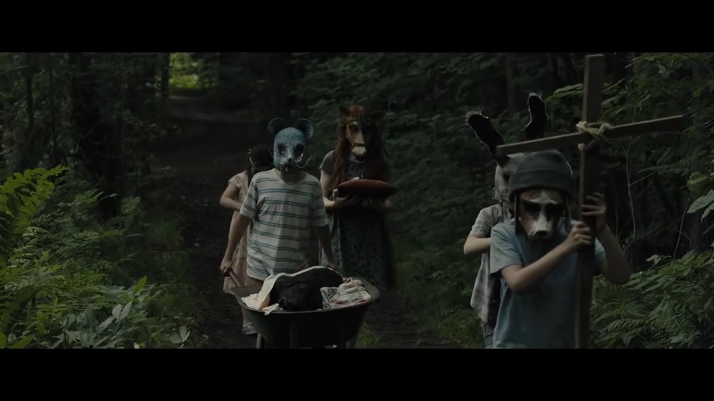 A screengrab for upcoming Stephen King adaptation the u00e2u20acu02dcPet Semataryu00e2u20acu2122 that stars Jason Clarke, Amy Seimetz, and John Lithgow.