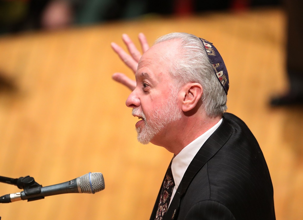 Rabbi Jeffrey Meyers of the Tree of Life synagogue speaks at a memorial service at the Sailors and Soldiers Memorial Hall of the University of Pittsburgh, a day after 11 worshippers were shot dead in Pittsburgh, Pennsylvania, October 28, 2018. 