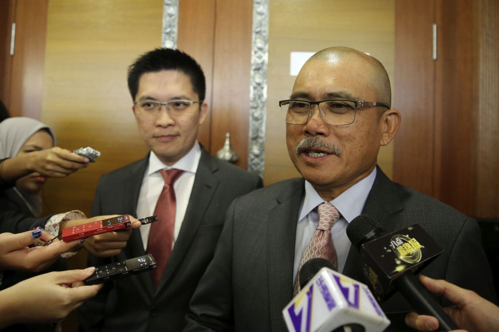 Datuk Seri Dr Ronald Kiandee speaks to reporters at Parliament in Kuala Lumpur October 23, 2018. u00e2u20acu201d Picture by Yusof Mat Isa