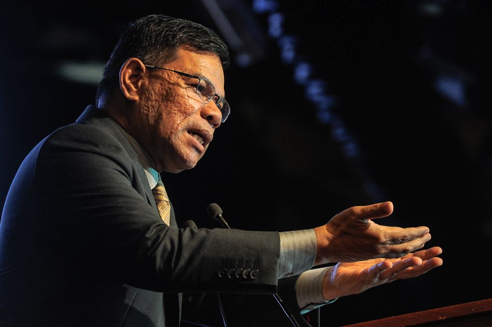 Datuk Saifuddin Nasution Ismail speaks during the Domestic Trade Ministryu00e2u20acu2122s monthly staff assembly in Putrajaya October 23, 2018. u00e2u20acu201d Picture by Shafwan Zaidon