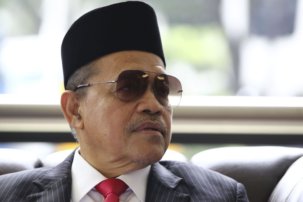 Arau MP Datuk Seri Shahidan Kassim speaks during a press conference at Parliament in Kuala Lumpur October 31, 2018. u00e2u20acu2022 Picture by Yusof Mat Isa