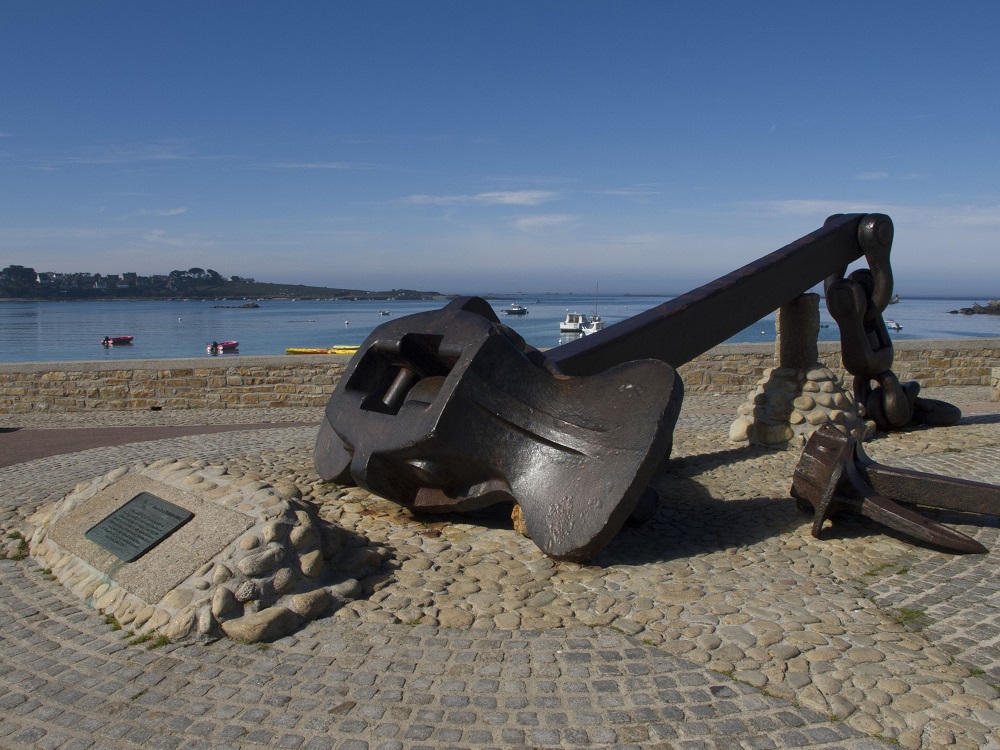 A picture taken on October 5, 2018, shows the anchor of the super tanker Amoco-Cadiz displayed at the entrance of the Portsall harbour, north-eastern France. — AFP pic  