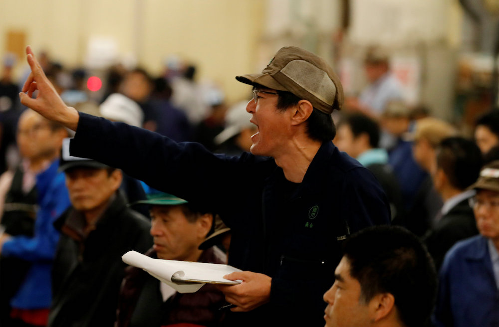 An auctioneer gestures at the last tuna auctions at theu00c2u00a0Tsukijiu00c2u00a0fish market before it moves to the new Toyosu market in Tokyo, Japan, October 6, 2018. u00e2u20acu201d Reuters picn