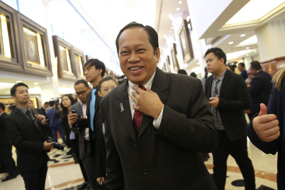 Pontian MP Datuk Seri Ahmad Maslan speaks to reporters at Parliament in Kuala Lumpur October 18, 2018. u00e2u20acu2022 Picture by Yusof Mat Isa