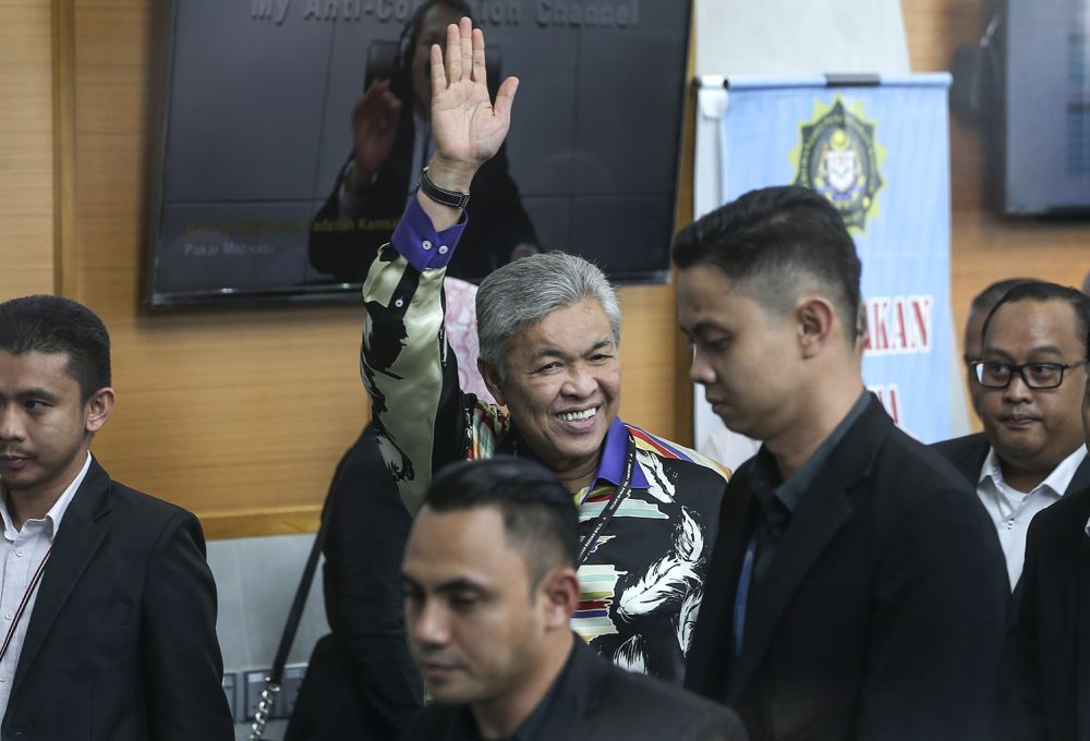 Umno president Datuk Seri Ahmad Zahid Hamidi arrives at the MACC headquarters in Putrajaya October 18, 2018. u00e2u20acu201d Picture by Azneal Ishak