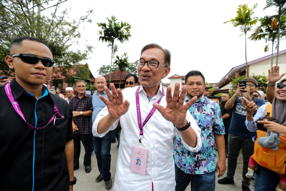Datuk Seri Anwar Ibrahim visits a polling centre at SK Teluk Kemang in Pork Dickson October 13, 2018. u00e2u20acu2022 Picture by Ahmad Zamzahuri