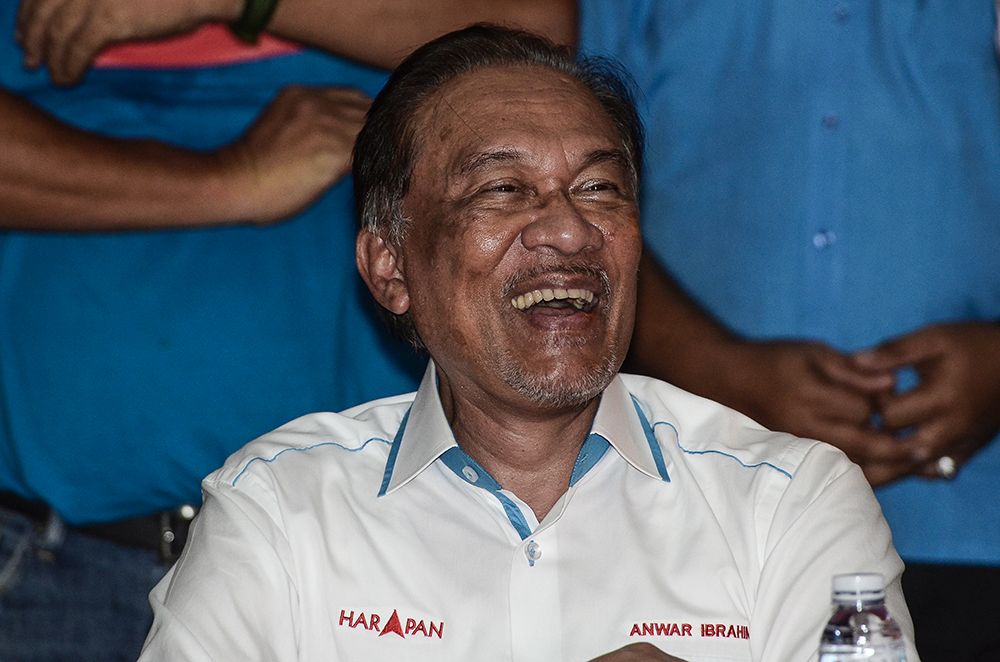 Datuk Seri Anwar Ibrahim beams during a ceramah in Taman Desa Si Rusa in Port Dickson on October 03, 2018. u00e2u20acu201d Picture by Miera Zulyana