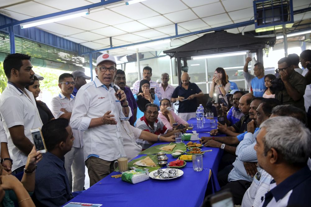 Datuk Seri Anwar Ibrahim speaks to patrons at the KR Mani Curry House in Port Dickson October 11, 2018. — Picture by Yusof Mat Isa