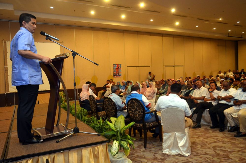 Datuk Seri Mohamed Azmin Ali speaks during a u00e2u20acu02dcPidato Malaysia Baruu00e2u20acu2122 event in conjunction with the Parti Keadilan Rakyat (PKR) election in Kuala Terengganu October 1, 2018. u00e2u20acu2022 Bernama pic