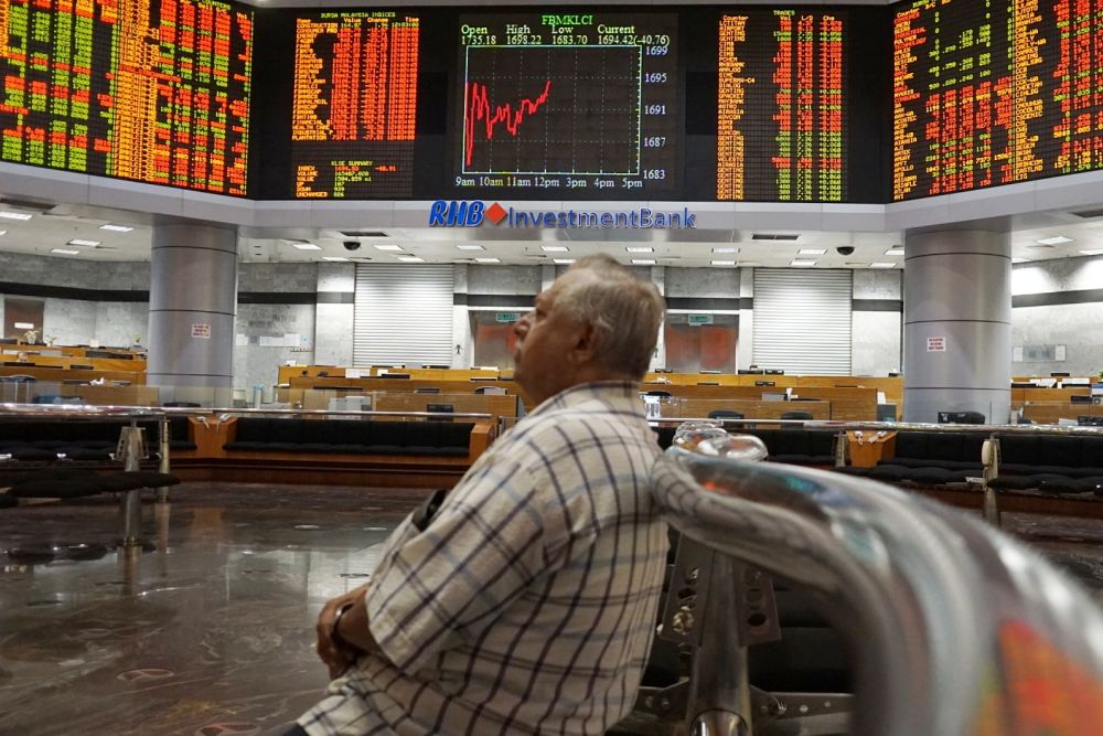 An investor monitors share market prices in Kuala Lumpur October 11, 2018. u00e2u20acu201d Picture by Ahmad Zamzahuri