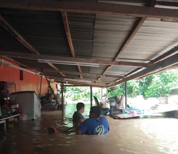 Villages hit by floods include Kampung Air Panas, Kampung Batu Hampar, Kampung Kolam Air, Kampung Ulu Kenderong, Kampung Tanjung Kala, Kampung Padang Kunyit dan Kampung Padang. u00e2u20acu201d Picture courtesy of the Civil Defence Dept