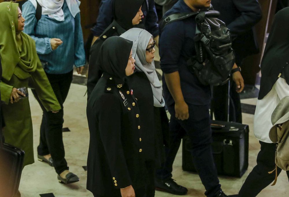 Former Malaysian External Intelligence Organisation chief Datuk Hasanah Abdul Hamid arrives at the Kuala Lumpur High Court October 25, 2018. u00e2u20acu201d Picture by Firdaus Latif