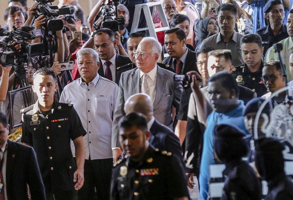 Datuk Seri Najib Tun Razak arrives at the Kuala Lumpur High Court October 25, 2018. u00e2u20acu201d Picture by Firdaus Latif