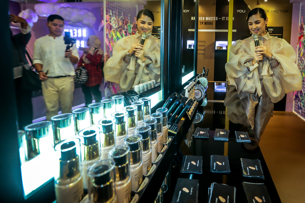 Lisa at the launch of Max Factor in Kuala Lumpur October 10, 2018.