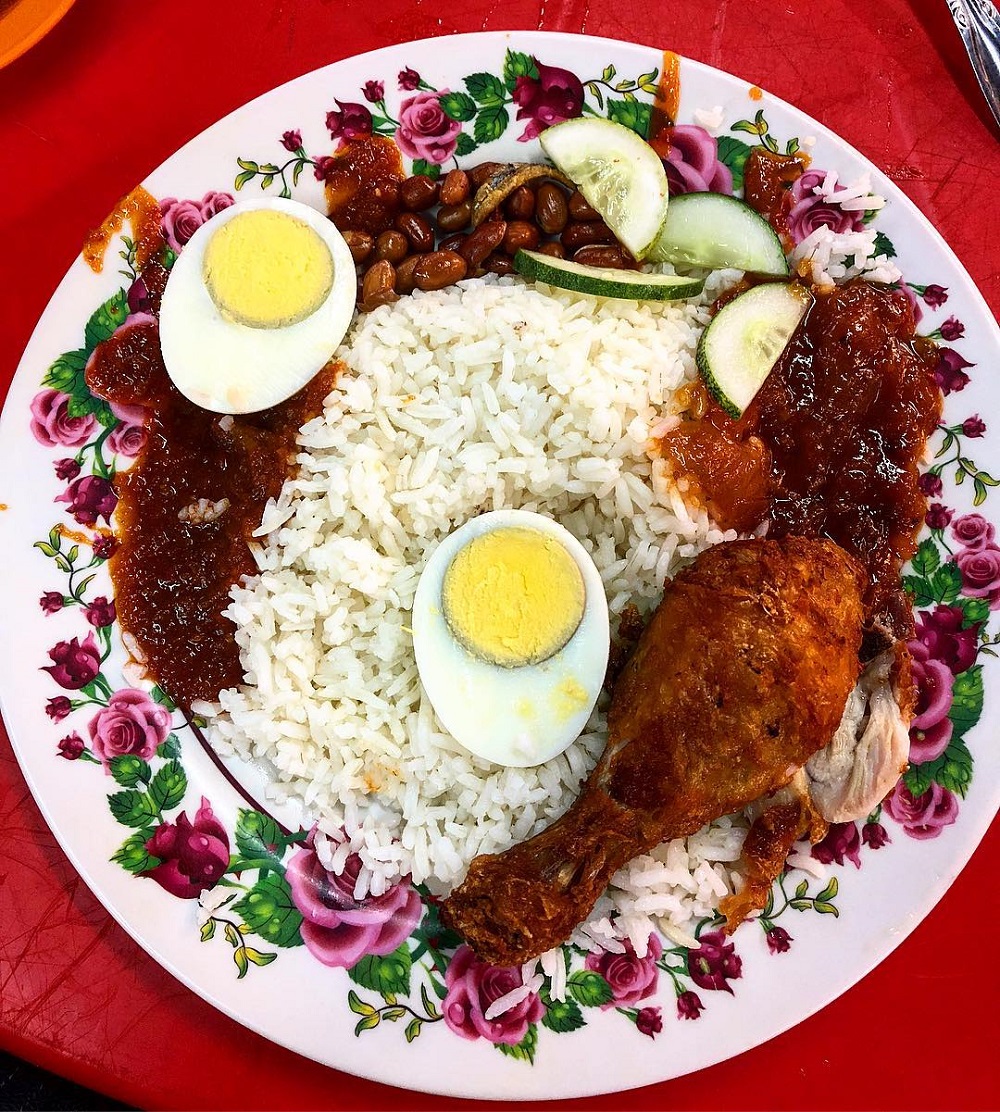 Winner, winner, nasi lemak and fried chicken dinner. ― Picture via Instagram/Elizabeth Teh @ Miss E