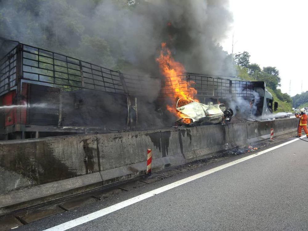 Five people were fatally burned following a multi-vehicle accident at KM255.3 northbound of the North South Expressway near Kuala Kangsar October 6, 2018. u00e2u20acu201d Picture courtesy of the Fire and Rescue Department