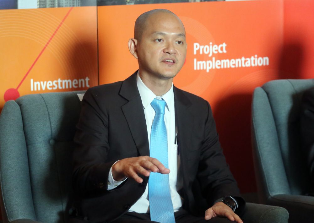 Ong Kian Ming speaks during the Mida/ FMM Industrial Park forum at the Weil Hotel in Ipoh October 18, 2018. u00e2u20acu201d Picture by Farhan Najib