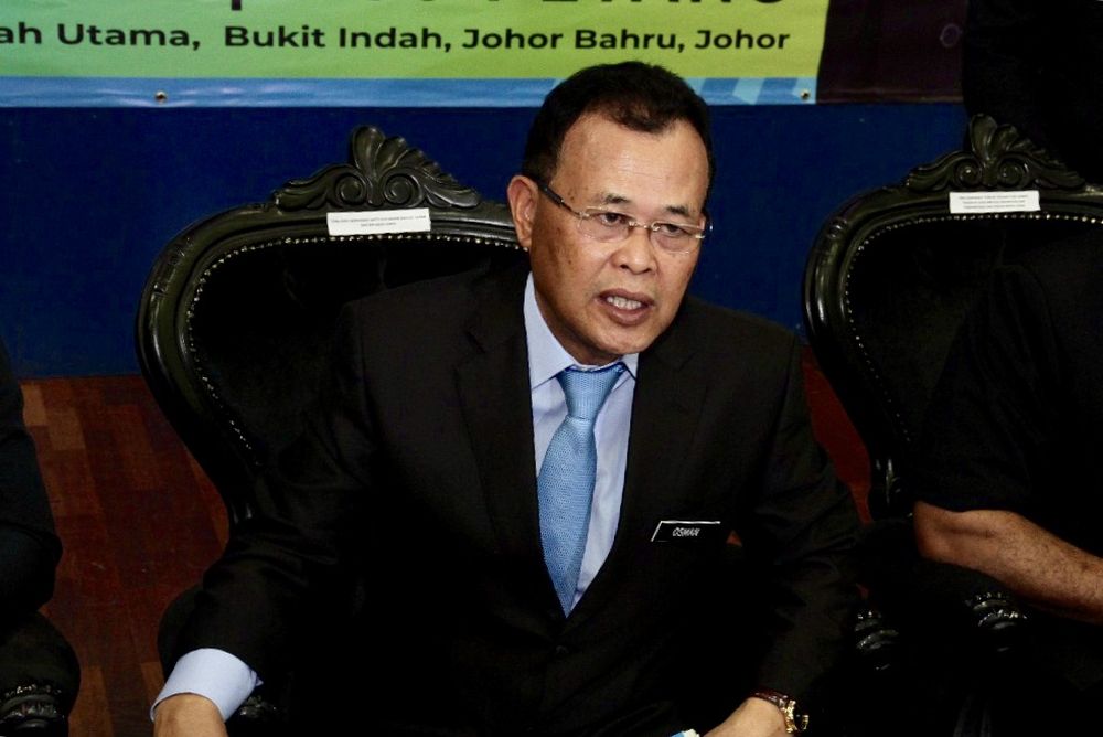 Johor Mentri Besar Datuk Osman Sapian has barred civil servants in the state from holding positions in any political party. u00e2u20acu201d Picture by Ben Tan