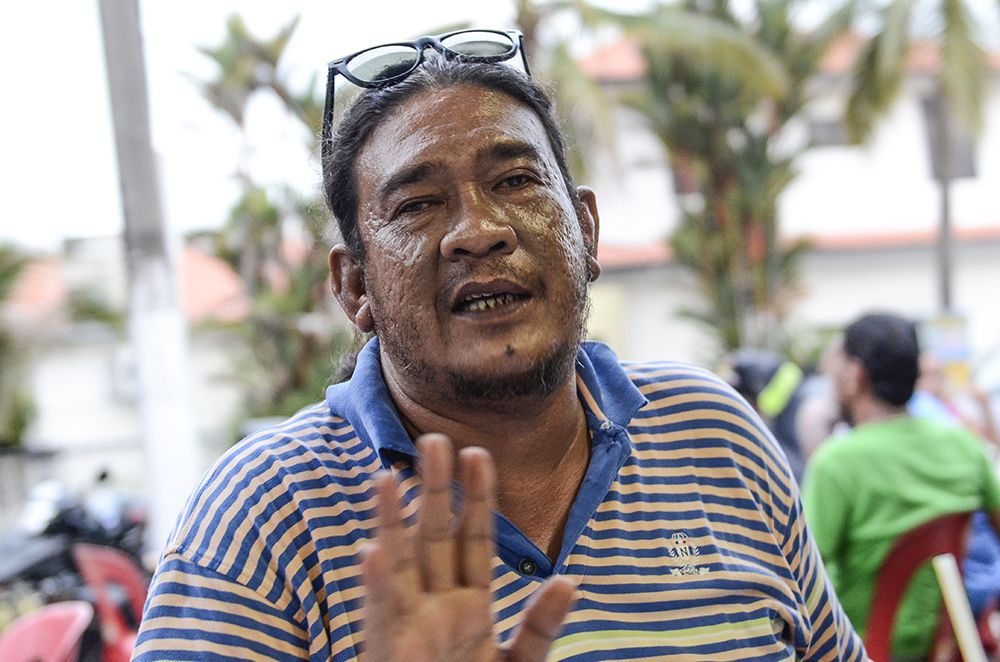 Razali Noor Hana, 42, speaks to Malay Mail at Rumah Rakyat Pekan Lukut in Port Dickson October 3, 2018. — Picture by Miera Zulyana