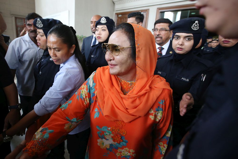 Datin Seri Rosmah Mansor leaves the Kuala Lumpur Court Complex October 4, 2018. u00e2u20acu2022 Picture by Azinuddin Ghazali