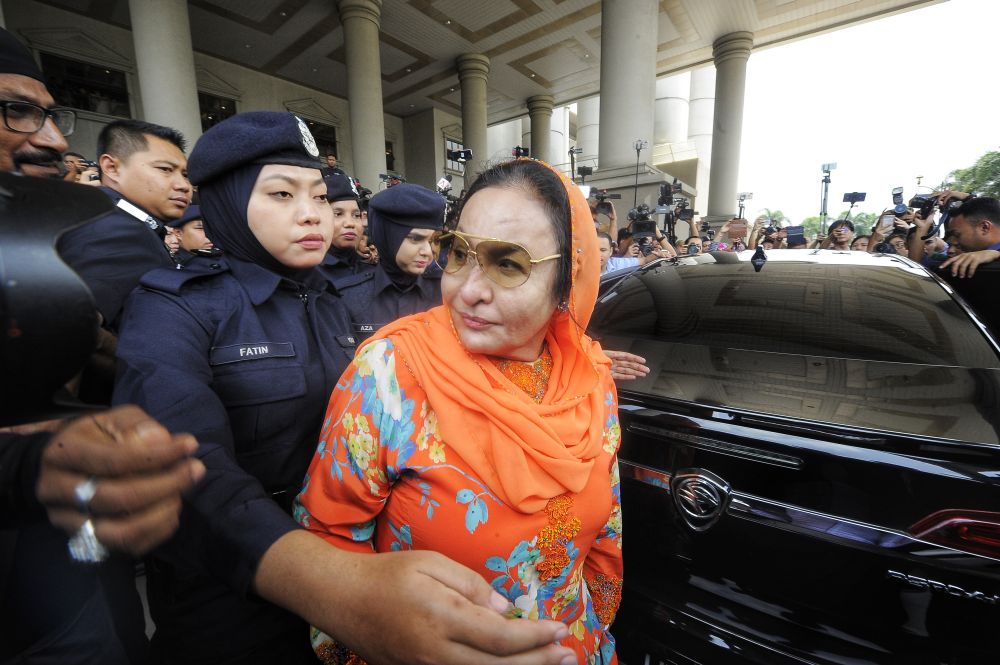 Datin Seri Rosmah Mansor leaves the Kuala Lumpur Court Complex October 4, 2018. u00e2u20acu2022 Picture by Shafwan Zaidon